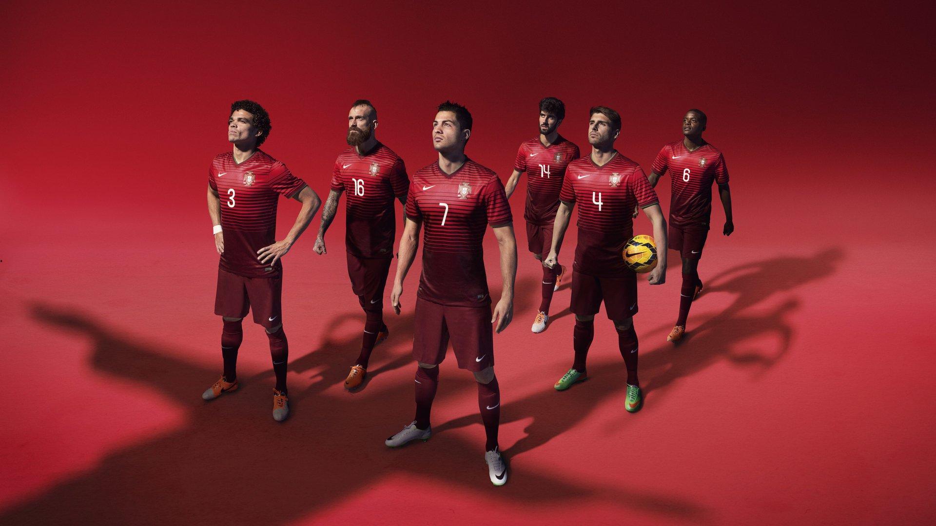 拜仁庆典现神秘鹦鹉饰品 众将笑闹否认偷窃疑云